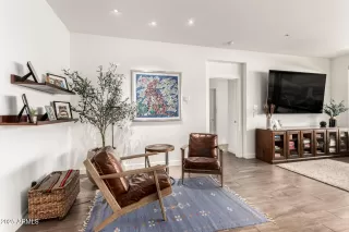 Photo #5: 6877993 Listing