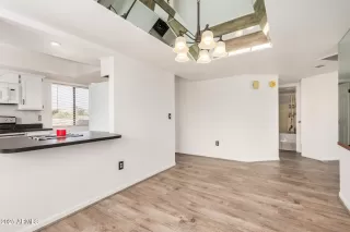 Photo #6: 6878205 Listing