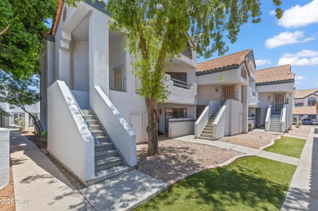 MLS: 6878434 Condo For Sale