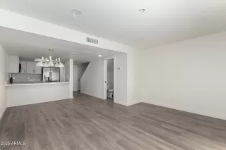 Photo #4: 6878799 Listing