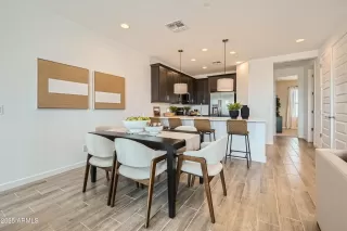 Photo #4: 6879120 Listing