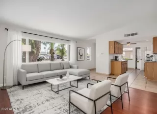 Photo #4: 6879351 Listing