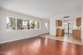 Photo #5: 6879351 Listing