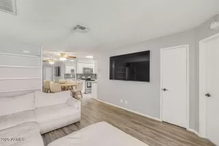 Photo #6: 6879469 Listing