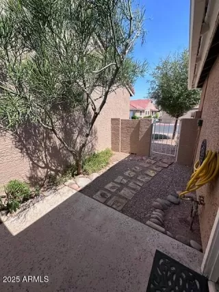 Photo #2: 6879600 Listing