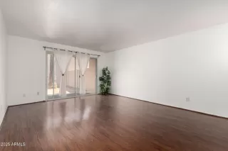 Photo #3: 6879627 Listing 