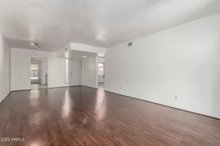 Photo #5: 6879627 Listing 