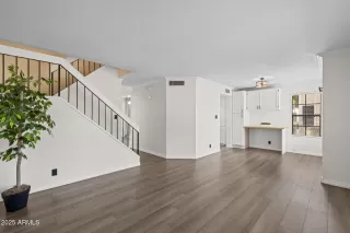 Photo #1: 6879689 Listing 