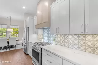 Photo #2: 6879716 Listing 