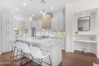 Photo #3: 6879716 Listing 