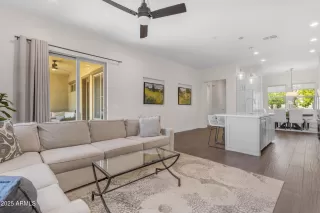 Photo #5: 6879716 Listing 