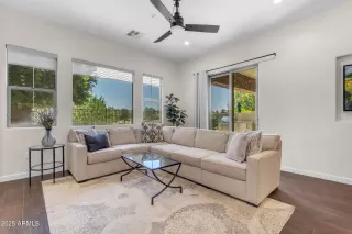 Photo #6: 6879716 Listing 