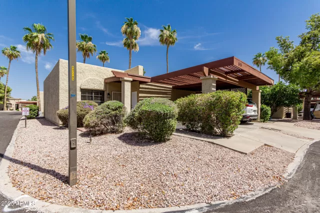 MLS: 6879942 Condo For Sale