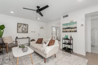 Photo #3: 6879942 Listing 