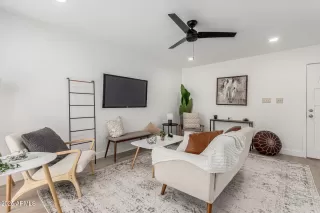 Photo #4: 6879942 Listing 