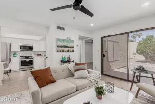 Photo #5: 6879942 Listing 