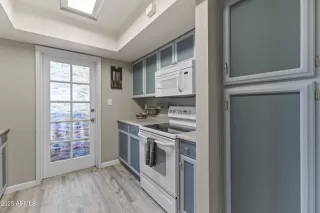 Photo #5: 6880387 Listing