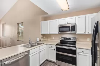 Photo #4: 6880603 Listing 