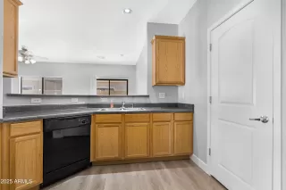 Photo #3: 6881147 Listing 