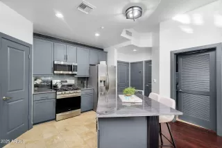 Photo #3: 6881448 Listing