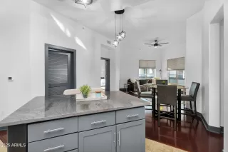 Photo #4: 6881448 Listing