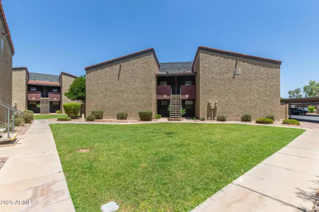 MLS: 6881530 Condo For Sale