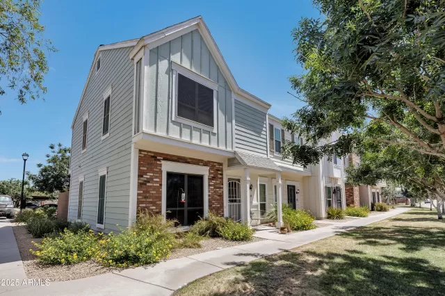 MLS: 6881959 Condo For Sale