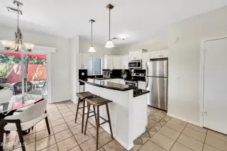 Photo #4: 6881959 Listing