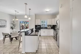 Photo #5: 6881959 Listing