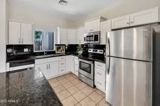 Photo #6: 6881959 Listing