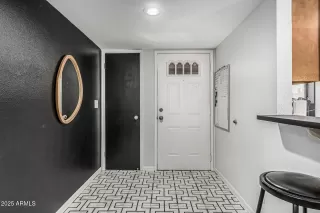 Photo #5: 6882179 Listing