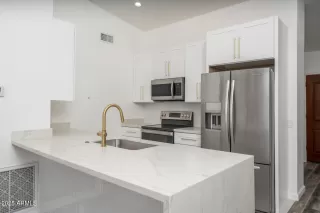 Photo #4: 6882221 Listing