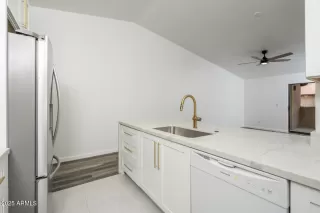 Photo #5: 6882221 Listing