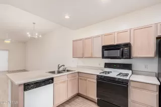 Photo #3: 6882365 Listing 