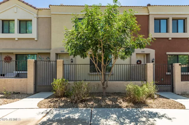 MLS: 6882552 Condo For Sale