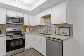 Photo #5: 6882761 Listing