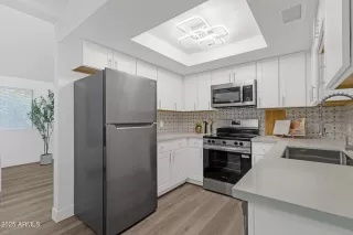 Photo #6: 6882761 Listing