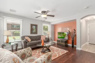 Photo #2: 6882838 Listing 