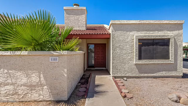 MLS: 6882849 Condo For Sale