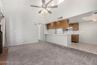 Photo #6: 6882849 Listing