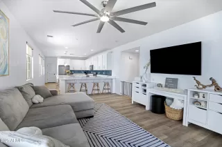 Photo #3: 6882960 Listing