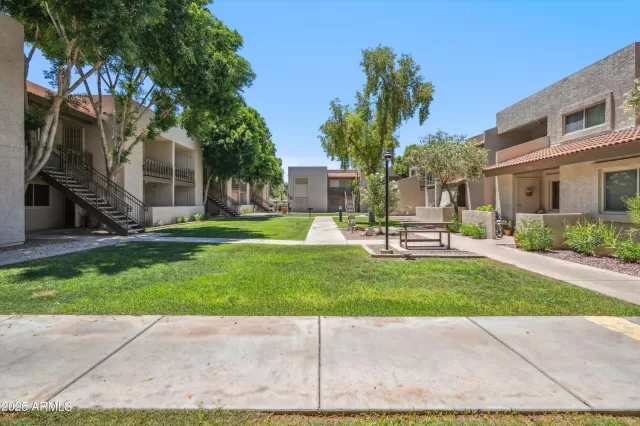 MLS: 6882992 Condo For Sale