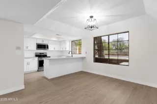 Photo #6: 6883042 Listing