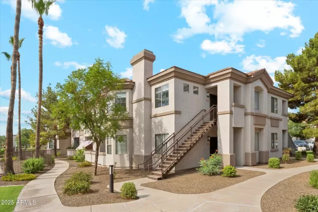 MLS: 6883048 Condo For Sale