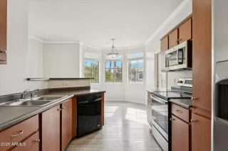 Photo #5: 6883048 Listing