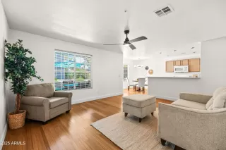 Photo #6: 6883117 Listing 