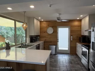 Photo #2: 6883354 Listing 