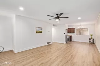 Photo #6: 6883481 Listing 