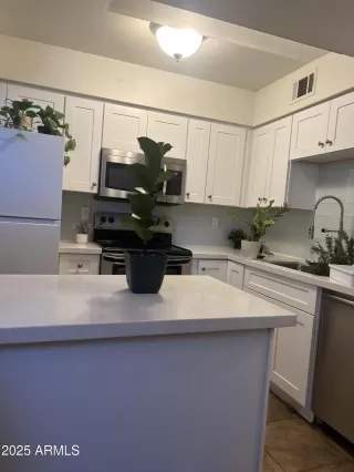 Photo #3: 6883776 Listing 