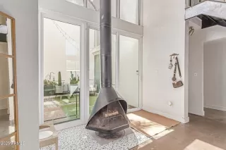 Photo #1: 6883907 Listing 